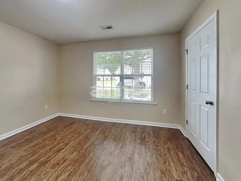 414 Woodford Way — Photo 14