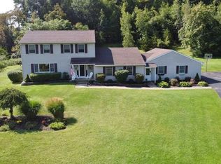 10 Dana Dr, Pleasant Valley, NY 12569