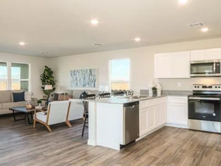 2440 Tapatio Dr — Photo 12