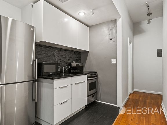 2nd image of 230 E 52nd St APT 4D