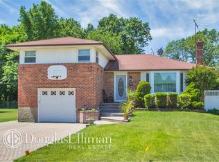 77 Gate Ln, Levittown, NY 11756