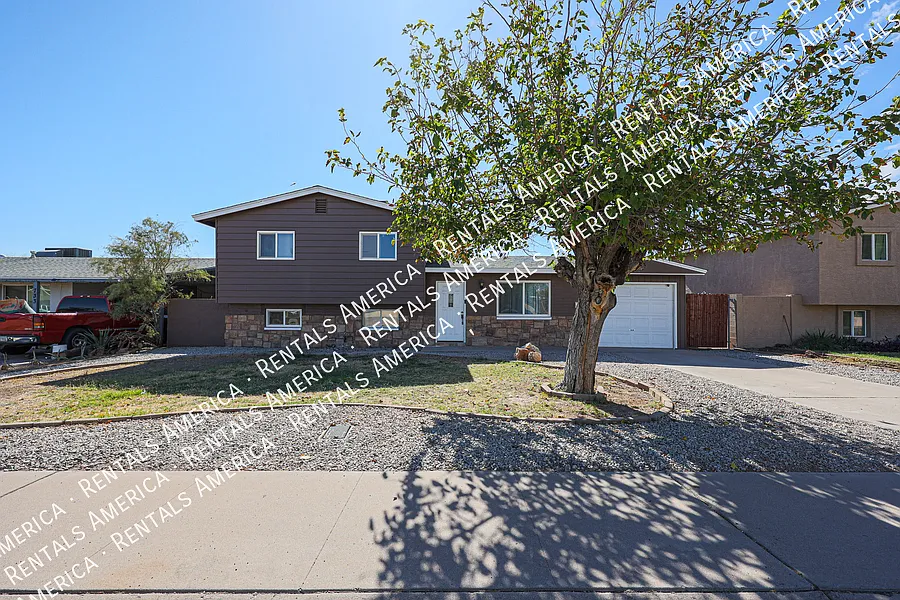 Move In Special! North Tempe home with Pool! — Photo 3