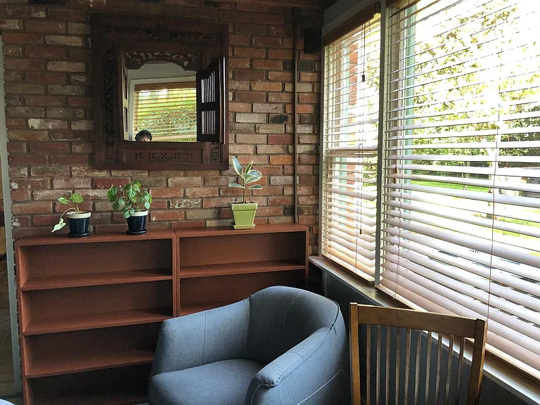 845 NE Granger Ave #SUN ROOM STUDIO — Photo 2