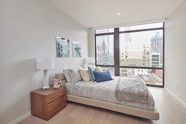 Rented by Chase Global Realty Corp | media 21