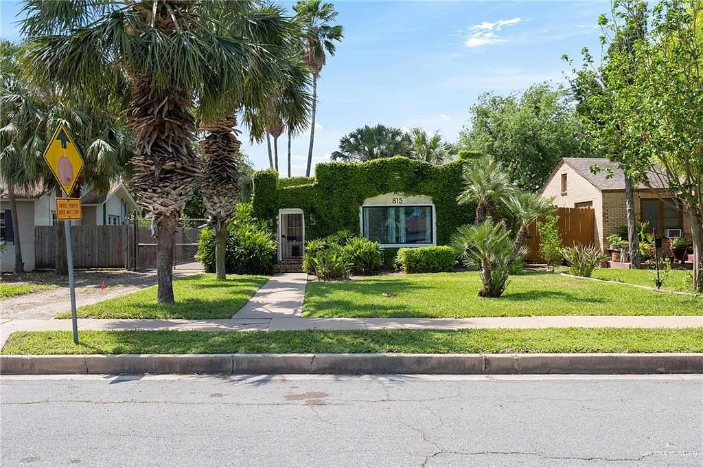 2 bed, 1.0 bath, 1008 sqft, $1,850 — Photo 2