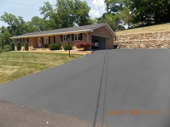 700 Cardinal Dr, Pulaski, VA 24301