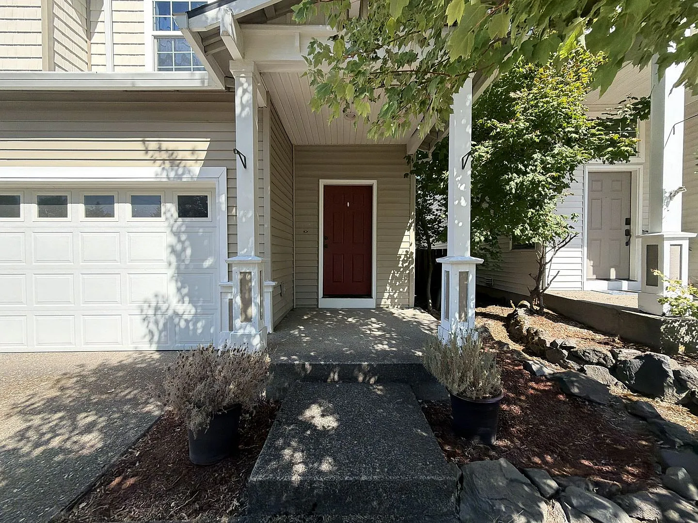 Stunning Hillsboro 4-Bedroom Home with Granite Kitchen, Central A/C & 2-Car Garage — Photo 3