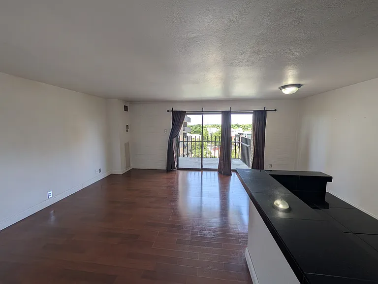 460 S Marion Pkwy #902-C — Photo 7