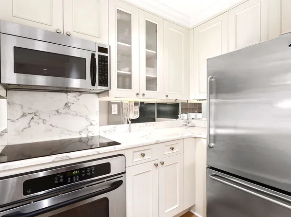 502 Park Avenue image 2 of 8