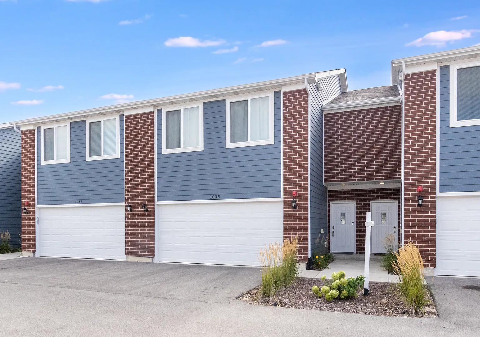 3 bed, 2.5 bath, 1696 sqft, $2,450 — Photo 1