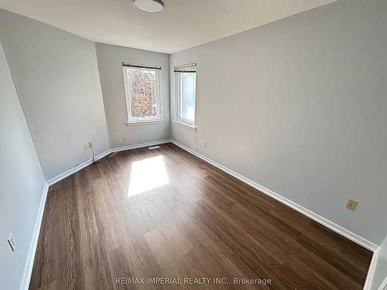 98 McMorran Cres — Photo 19