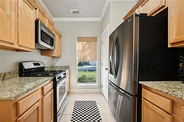 312 Lismore Ln — Photo 8