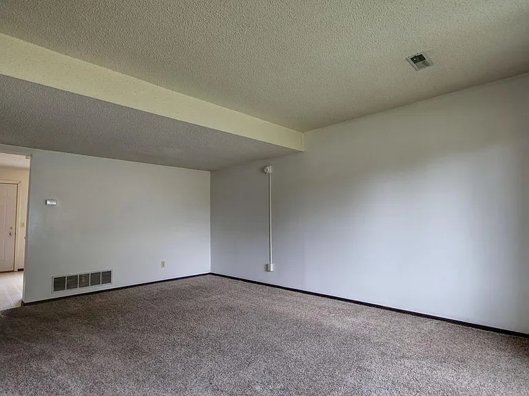 1907 Nancy Ct — Photo 10