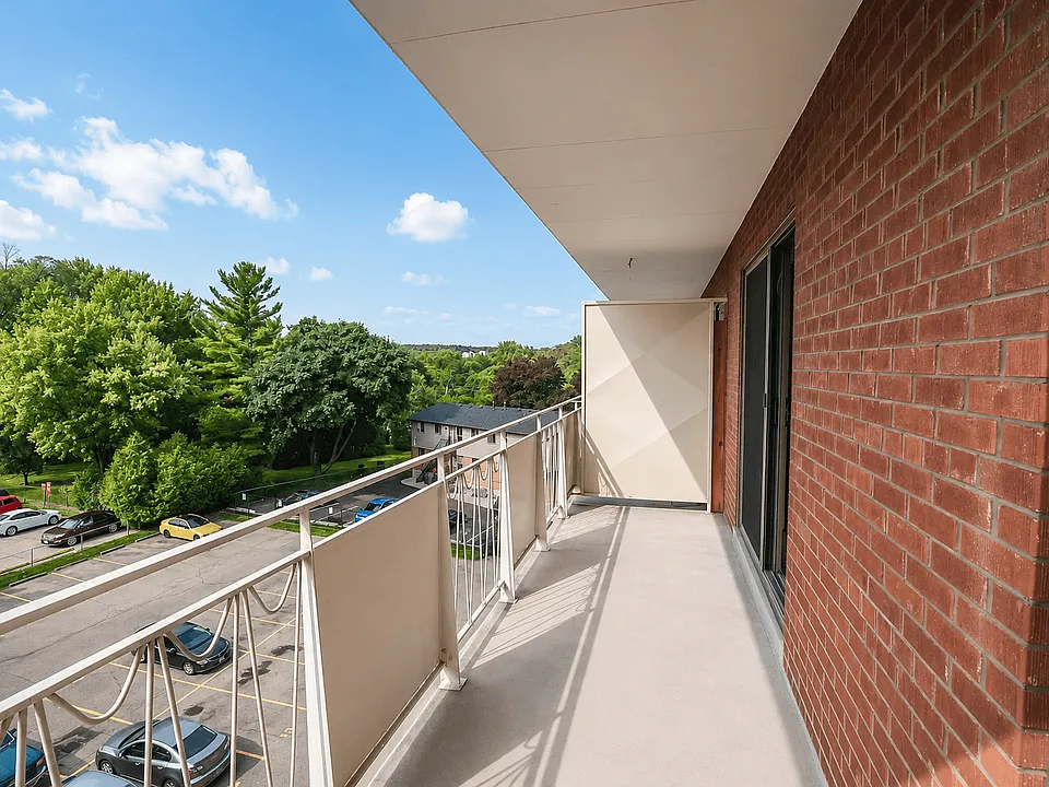 484 Queenston Rd