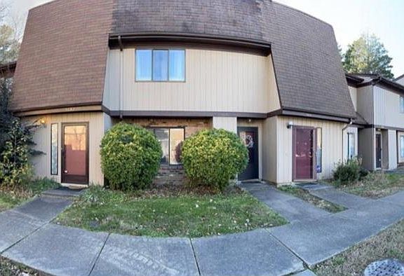 2nd image of 1030 N Green Dr