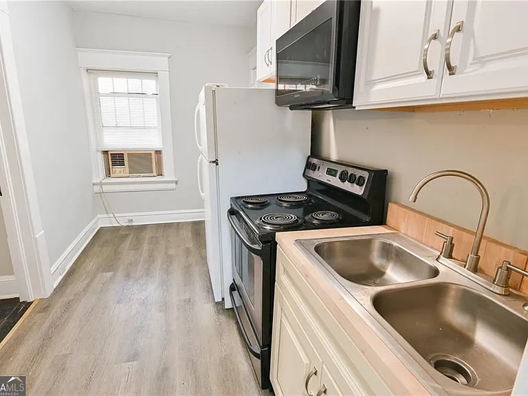 340 W Washington St — Photo 6