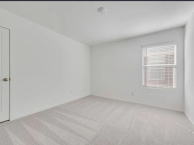 2032 Derby Ln — Photo 13
