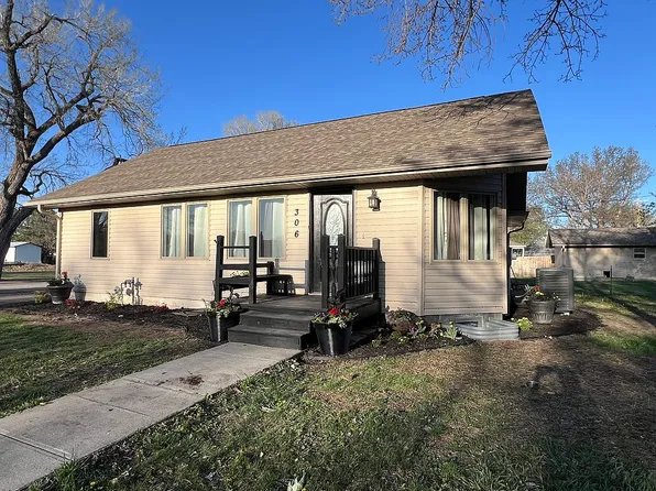 306 S 13th Ave, Broken Bow, NE 68822