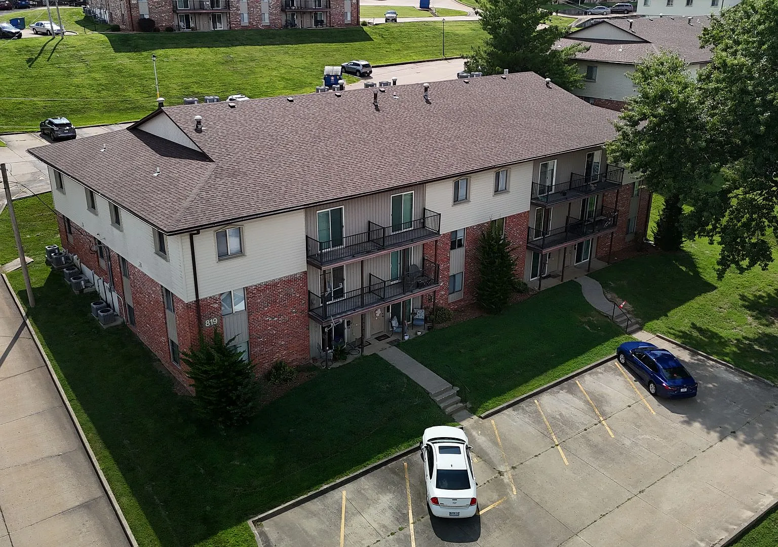 2 Bed, 1 Bath Apartment with Private Pool, Playground & Pavilion — Photo 2