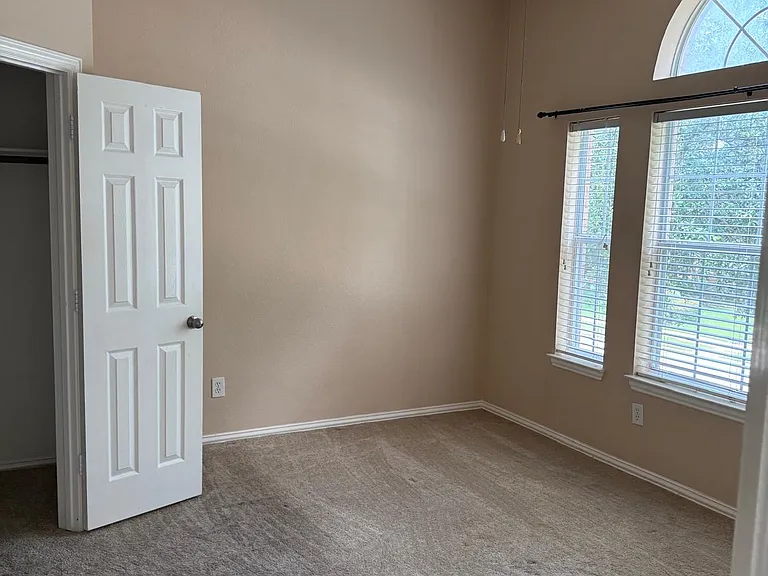 9702 Windy Hollow Dr — Photo 38
