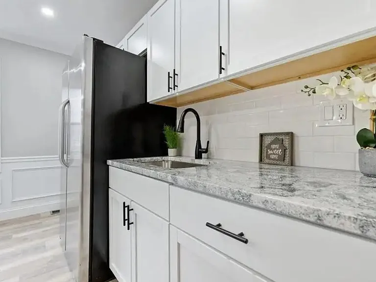 212 Greene St — Photo 15