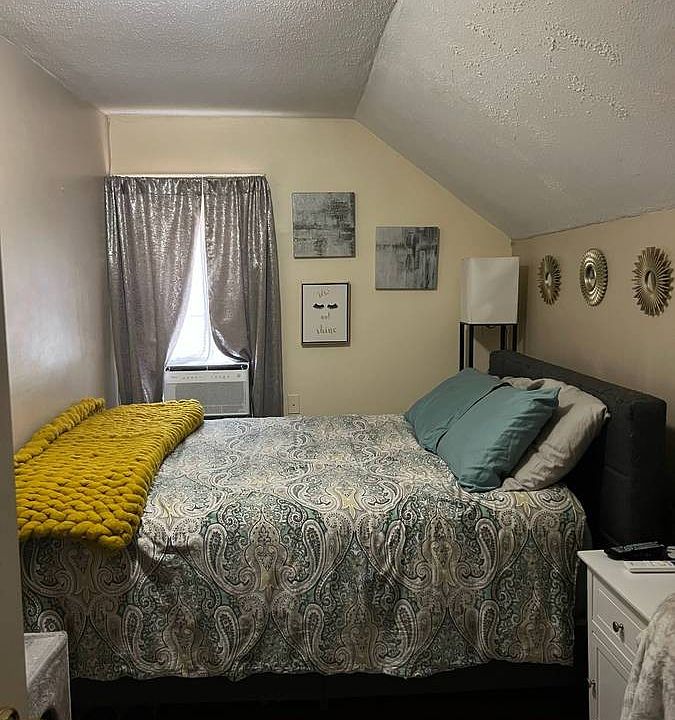 2nd image of 127 Pine St