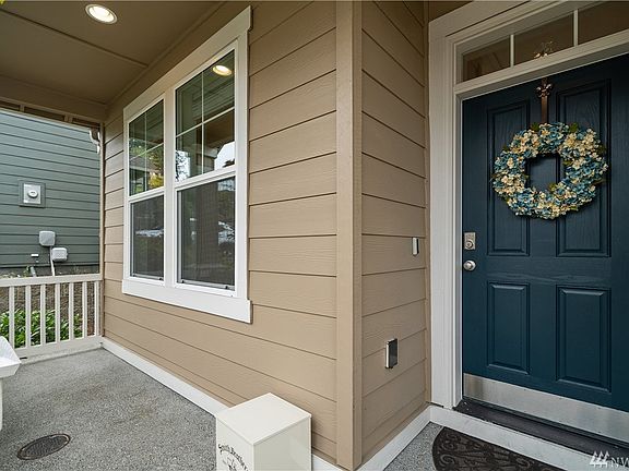 3rd image of 2423 Burlwood St NE