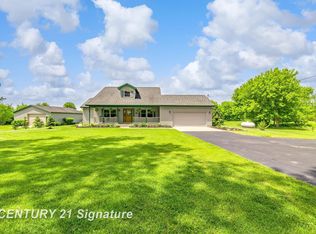 10713 N Gleaner Rd, Freeland, MI 48623