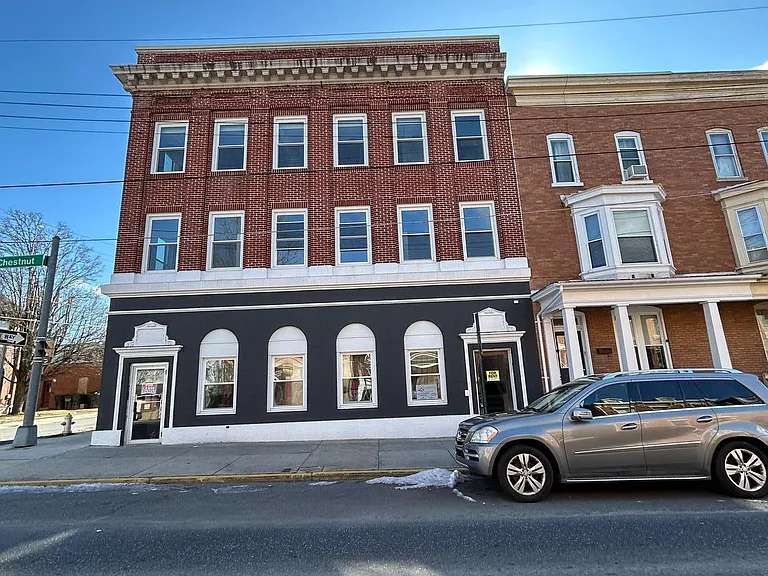 702 Chestnut St #3 — Photo 1