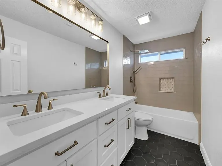 5208 Glen Springs Trl — Photo 33
