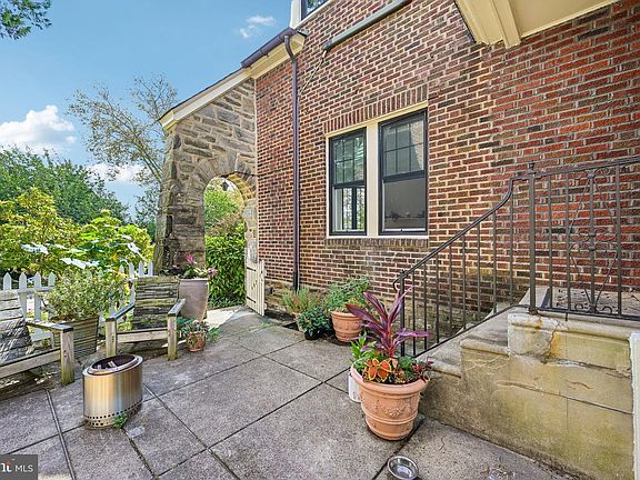 2nd image of 407 Wadsworth Ave