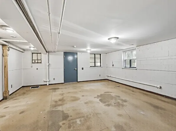 61-12 Main Street image 13 of 31