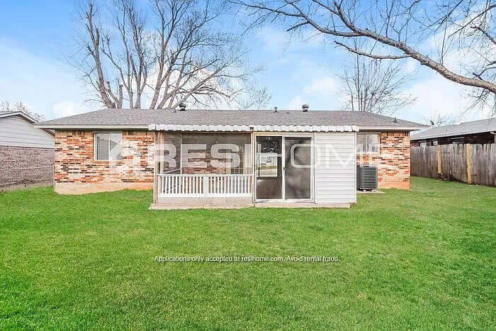 405 Lotus Ave — Photo 12