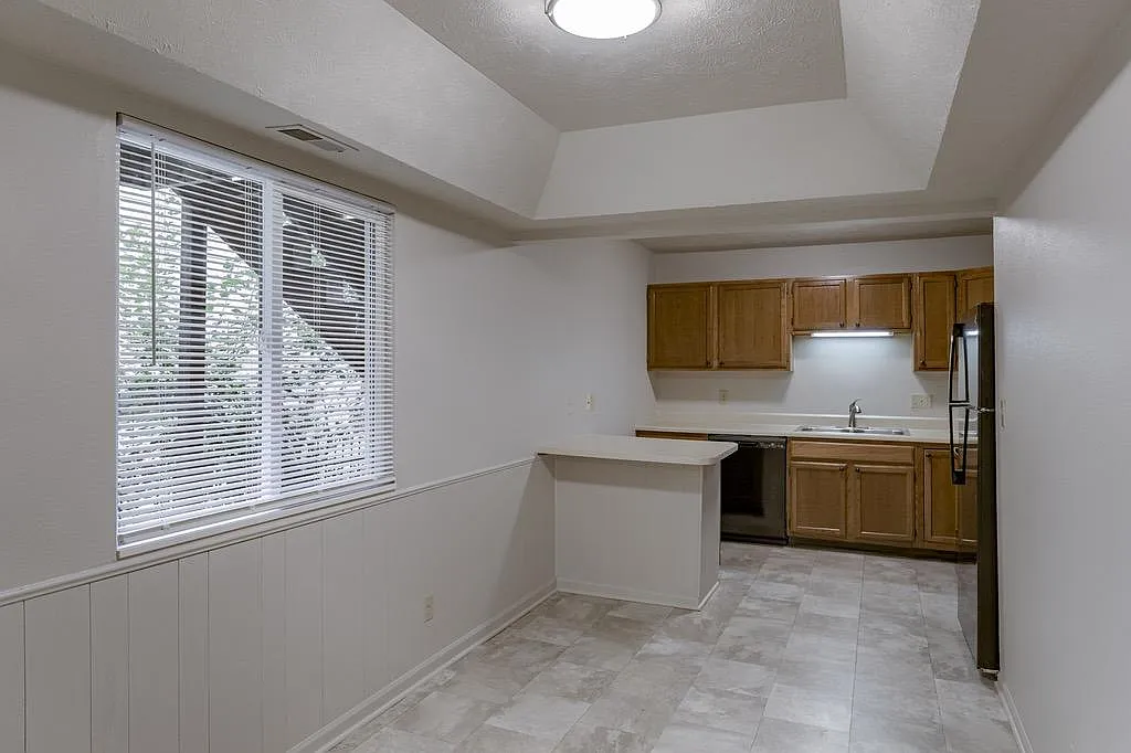 3 bed, 1100 sqft, $1,200 — Photo 4