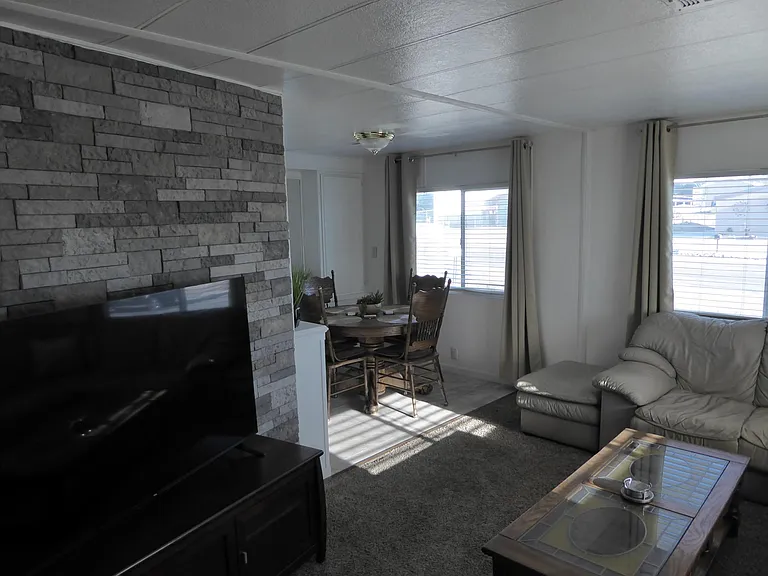 3138 Lake Dr — Photo 5