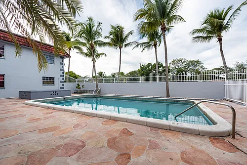 770 SW 8th St #104 Photo 1
