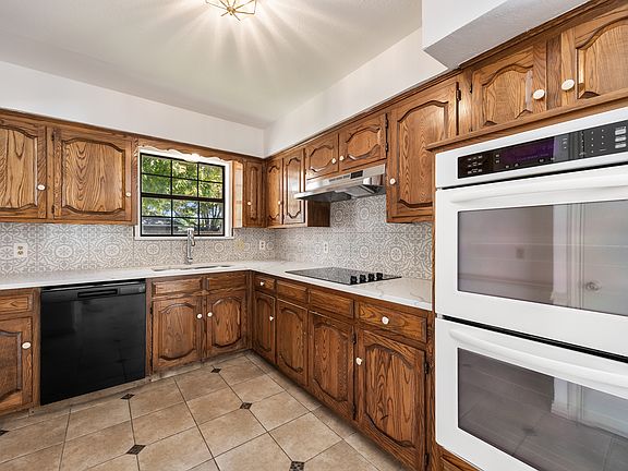 5th image of 6305 Acapulco Dr