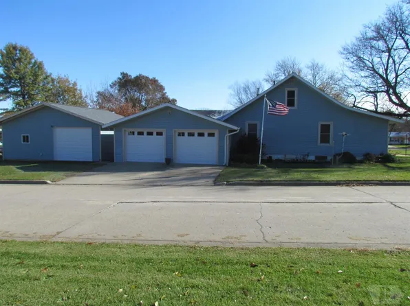 110 Bellevue St, Brooklyn, IA 52211