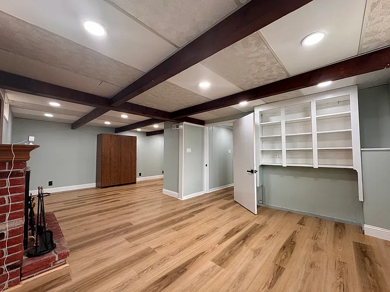 443 Bath Ave — Photo 34