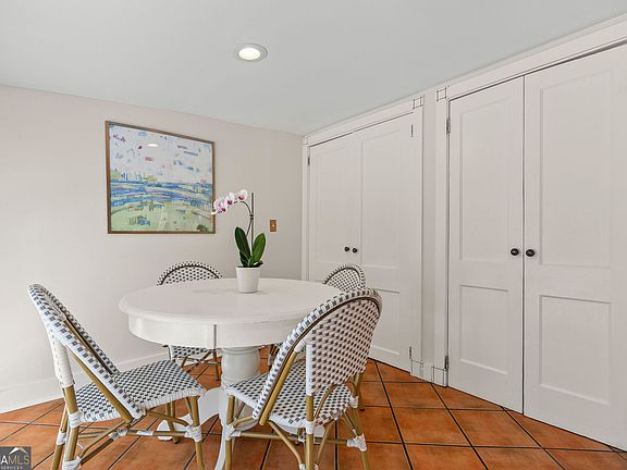 4th image of 4010 Lower Roswell Rd