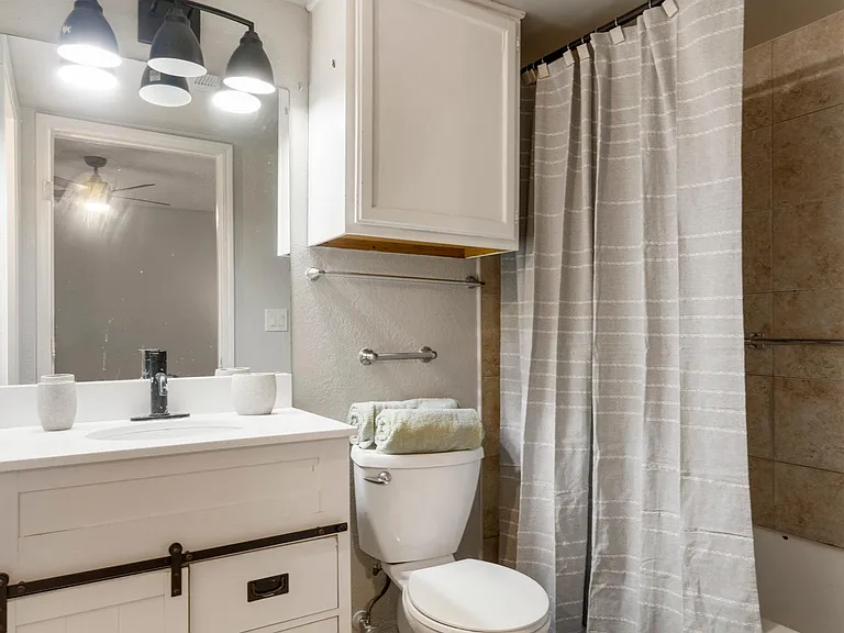 1207 S Quaker Ave #110 — Photo 23