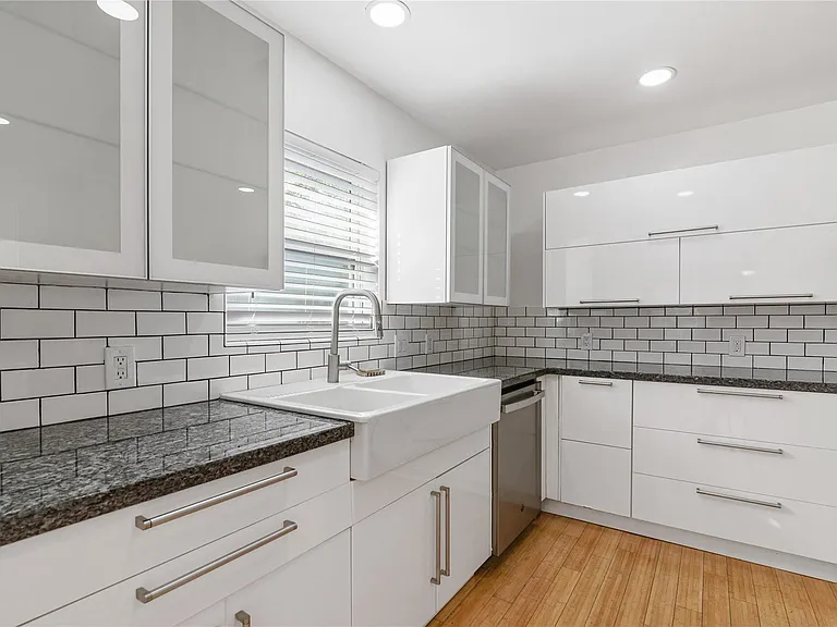 320 Coronado St #A — Photo 17