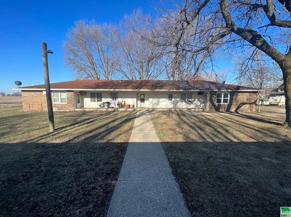 101 Sparta St, Marathon, IA 50565