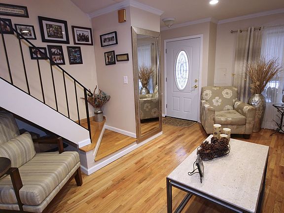 3rd image of 297 Lamberts Ln