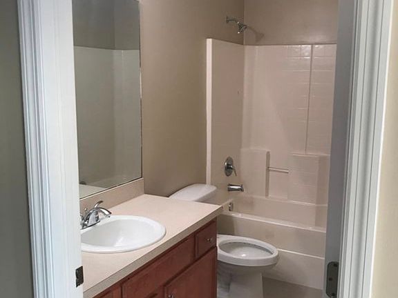 3rd image of 1425 NE 8th Pl #1425