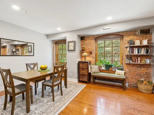 555 S Water St APT 231, Providence, RI 02903