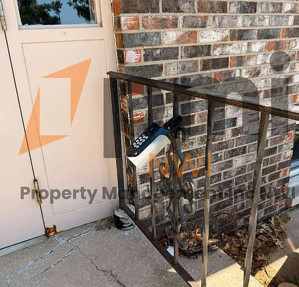 2591 Parkview St #1 — Photo 3