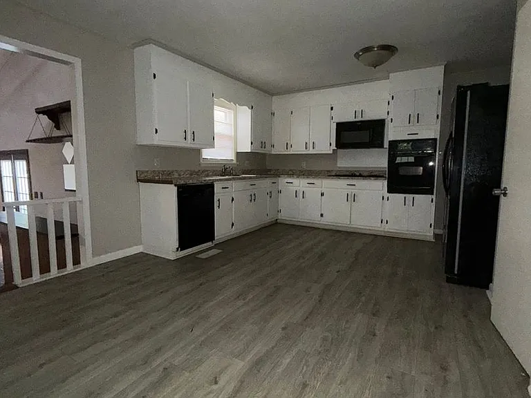 41 Central Ln — Photo 10