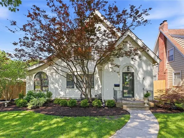 7244 Summit St, Kansas City, MO 64114