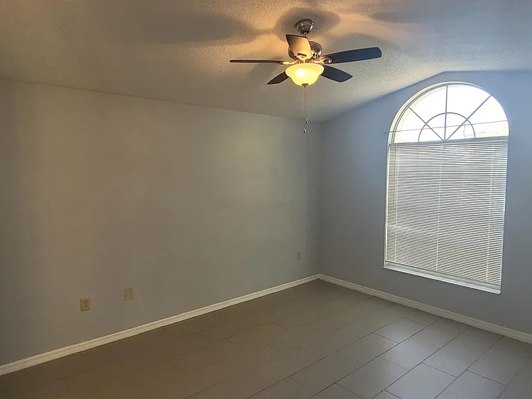 324 Clearwater Ln — Photo 3